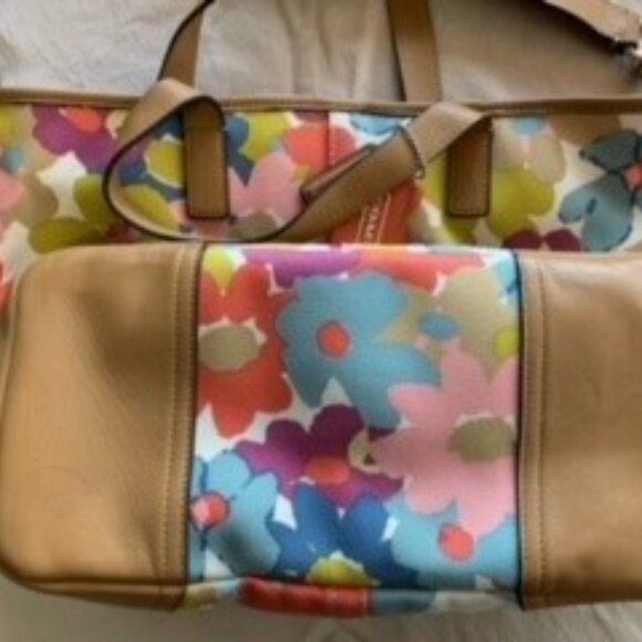 Coach Floral Canvas Tote VVGUC - Picture 3 of 6